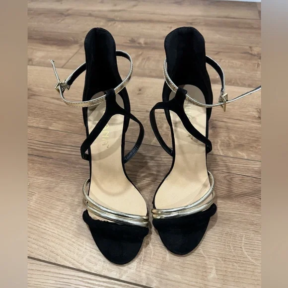 Elegant Black and Gold Women's Heels - Picture 2 of 6